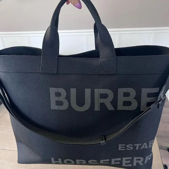 Almost New Burberry Horseferry Black Canvas Tote with Removable Shoulder Strap - Picture 8 of 9